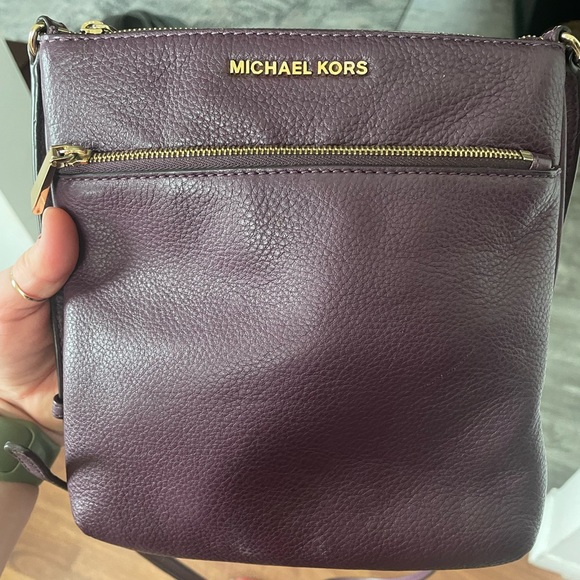 Michael Korrs Crossbody Bag and Matching Wallet - Picture 3 of 13
